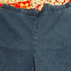 Made of comfort! Alfred Dunner women's elastic waist jeans.